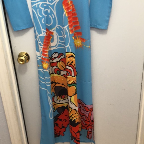 Vietnamese ao dài - Picture 2 of 3